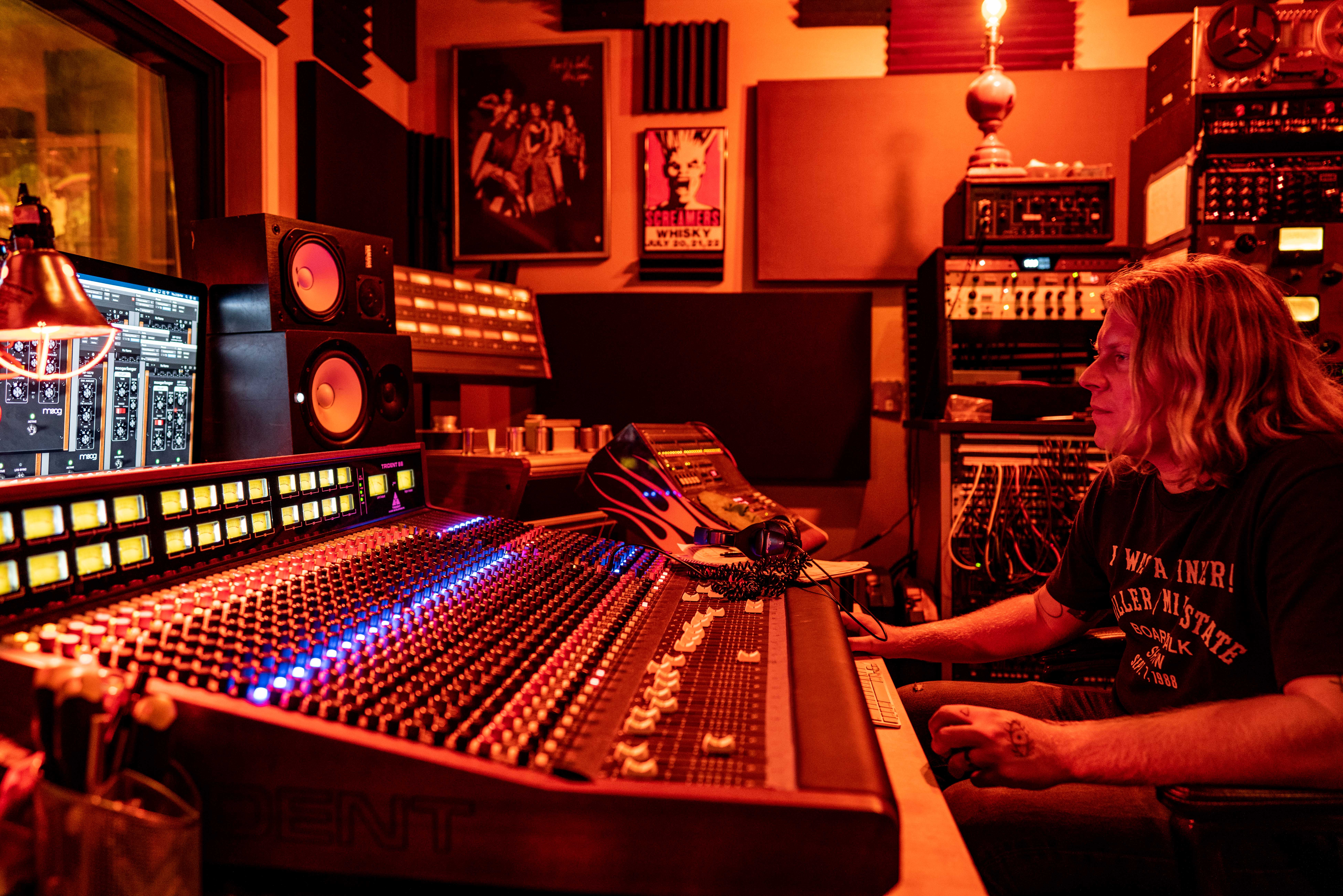 2_ty-segall_moogerfooger-s-series-10